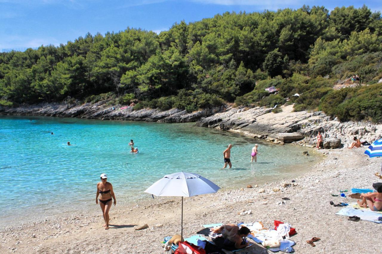 Family Friendly Apartments With A Swimming Pool Zavalatica, Korcula - 183 外观 照片