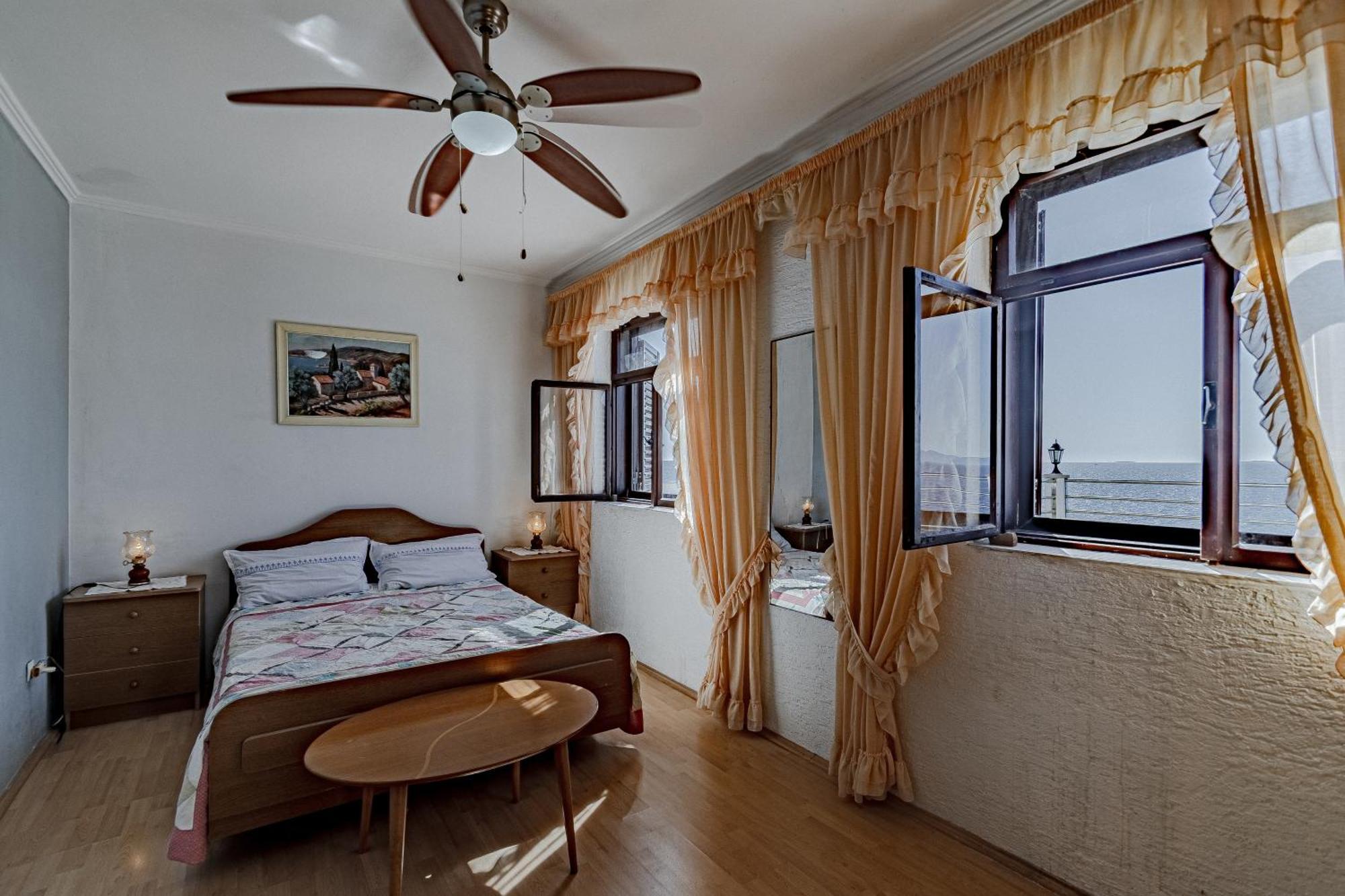 Family Friendly Apartments With A Swimming Pool Zavalatica, Korcula - 183 外观 照片