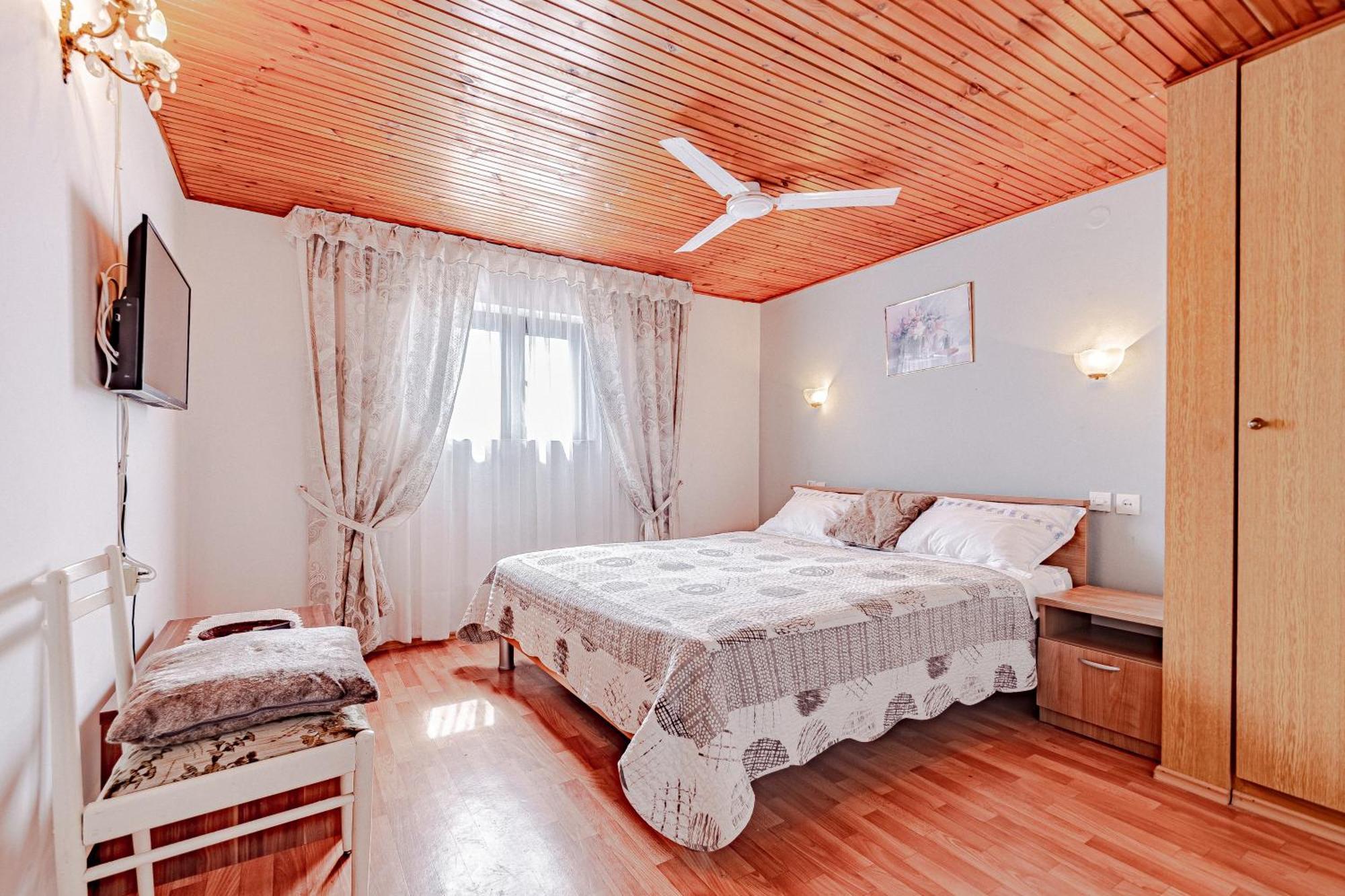 Family Friendly Apartments With A Swimming Pool Zavalatica, Korcula - 183 外观 照片