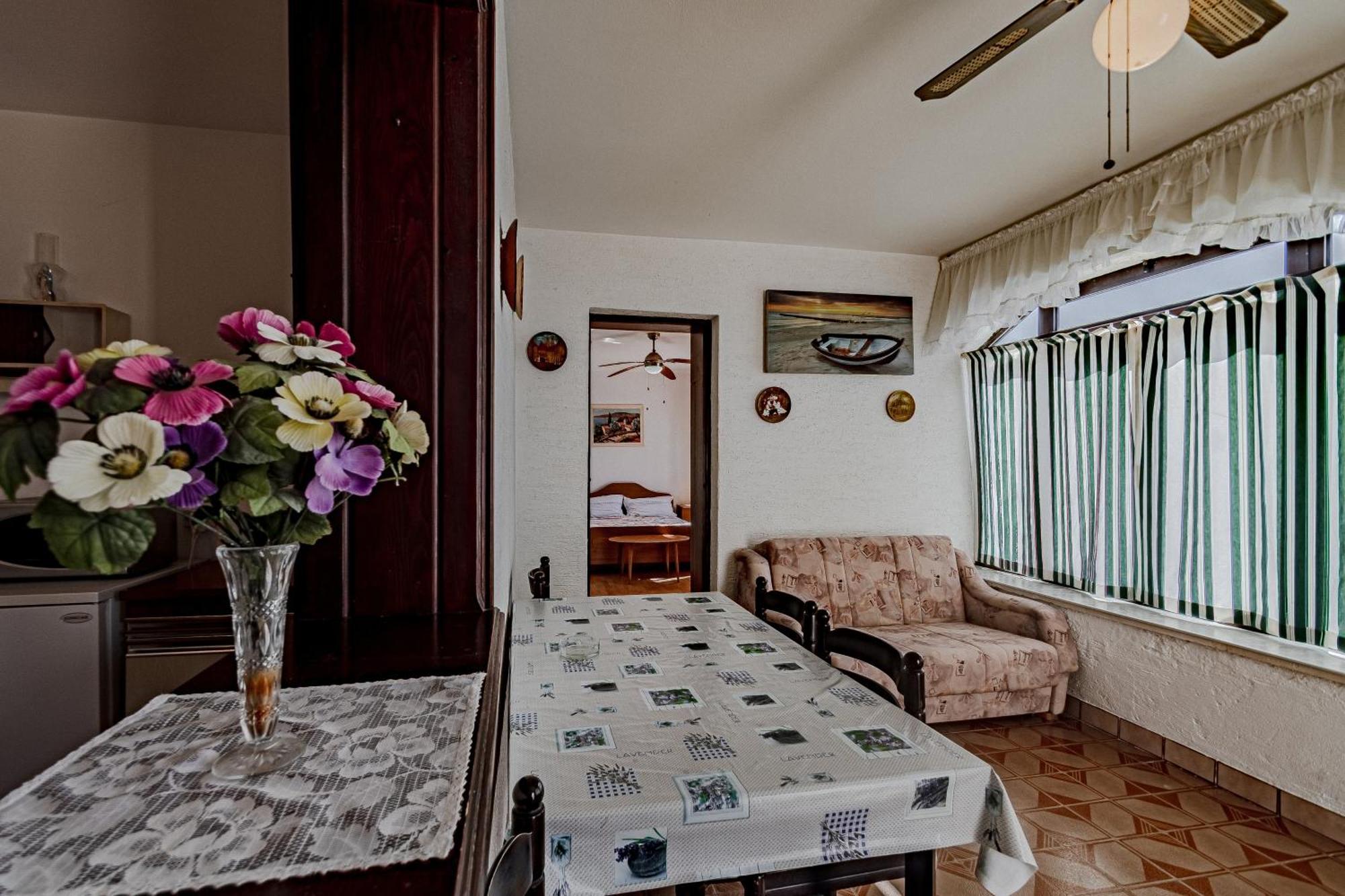 Family Friendly Apartments With A Swimming Pool Zavalatica, Korcula - 183 客房 照片